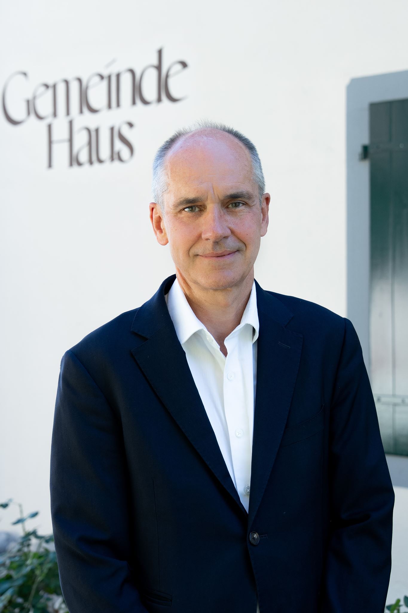 Porträtfoto Roland Hagenbucher